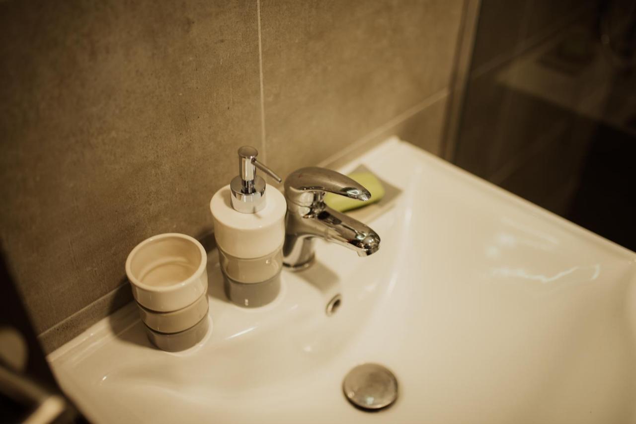 Astra Appartement Novi Sad Buitenkant foto