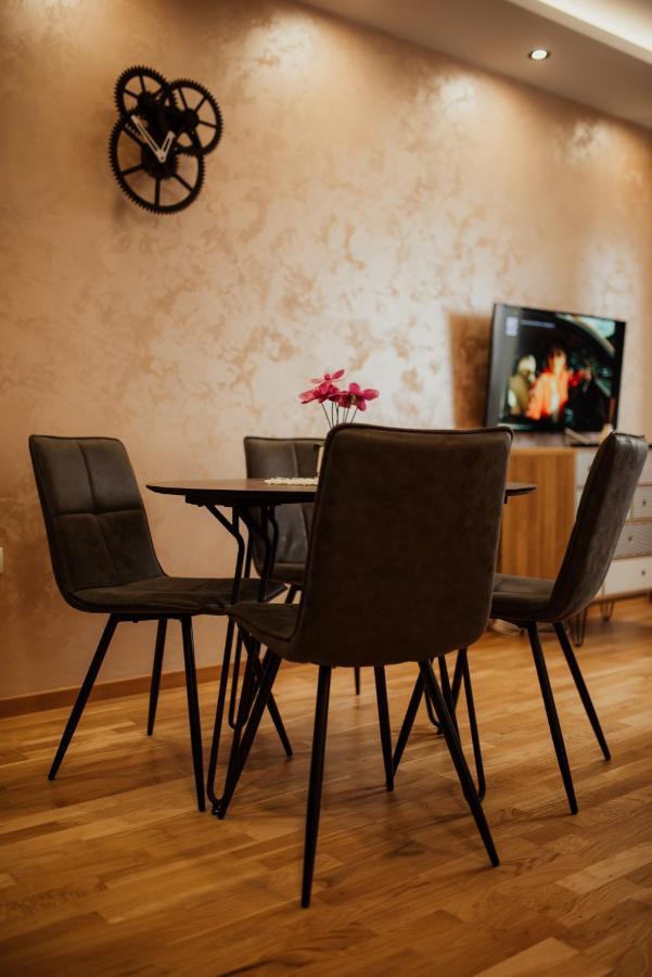 Astra Appartement Novi Sad Buitenkant foto
