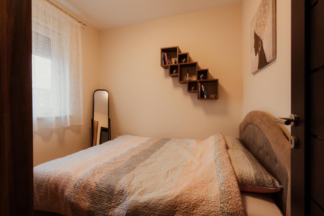 Astra Appartement Novi Sad Buitenkant foto