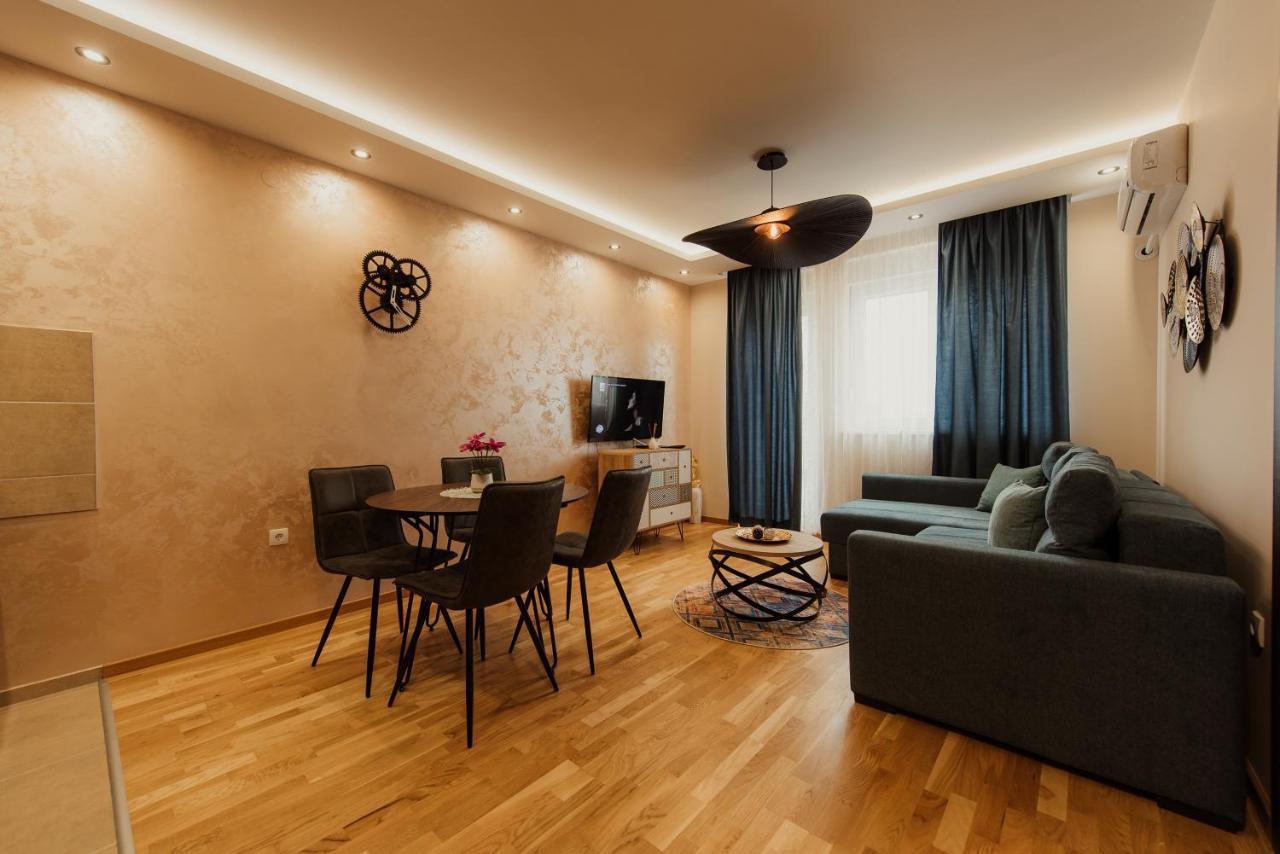 Astra Appartement Novi Sad Buitenkant foto